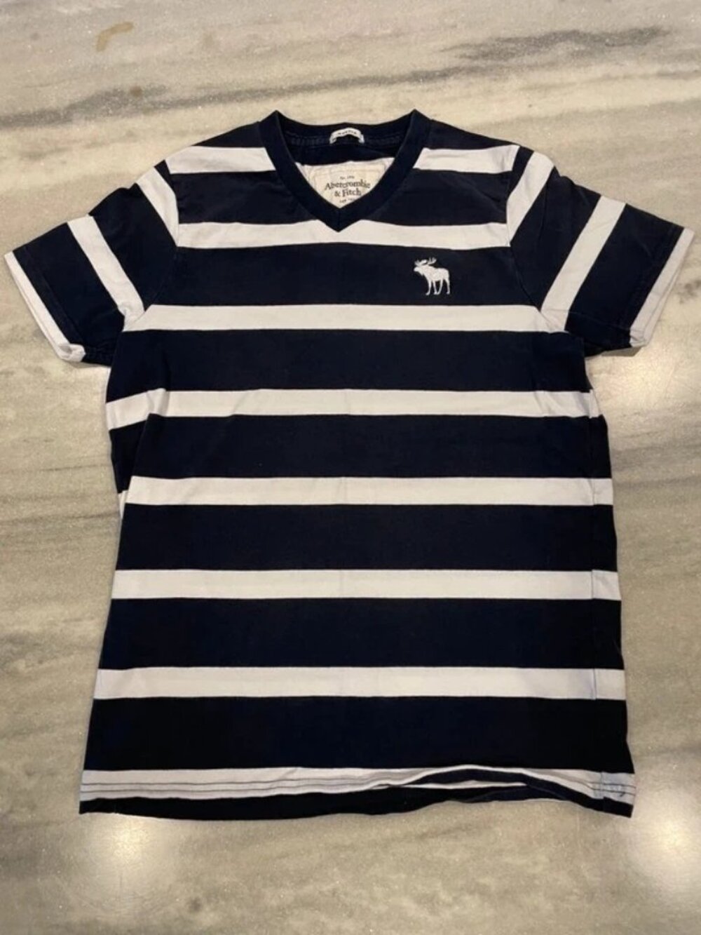 Abercrombie & Fitch Men’s Navy White Striped T-Shirt S